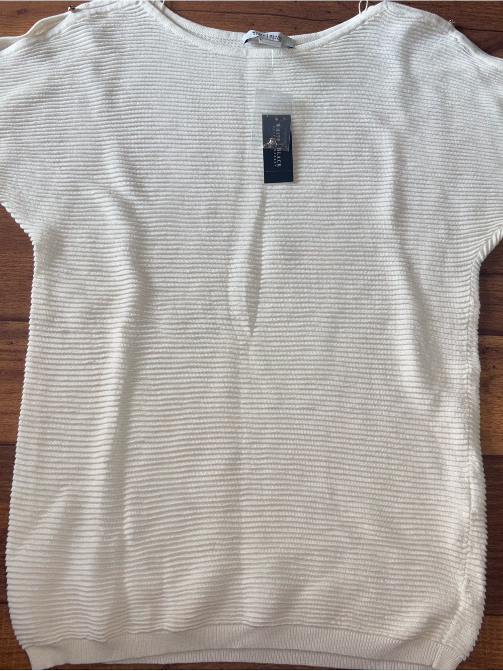 White House Black Market Off-White Ribbed Cold Shoulder Top (NWT)